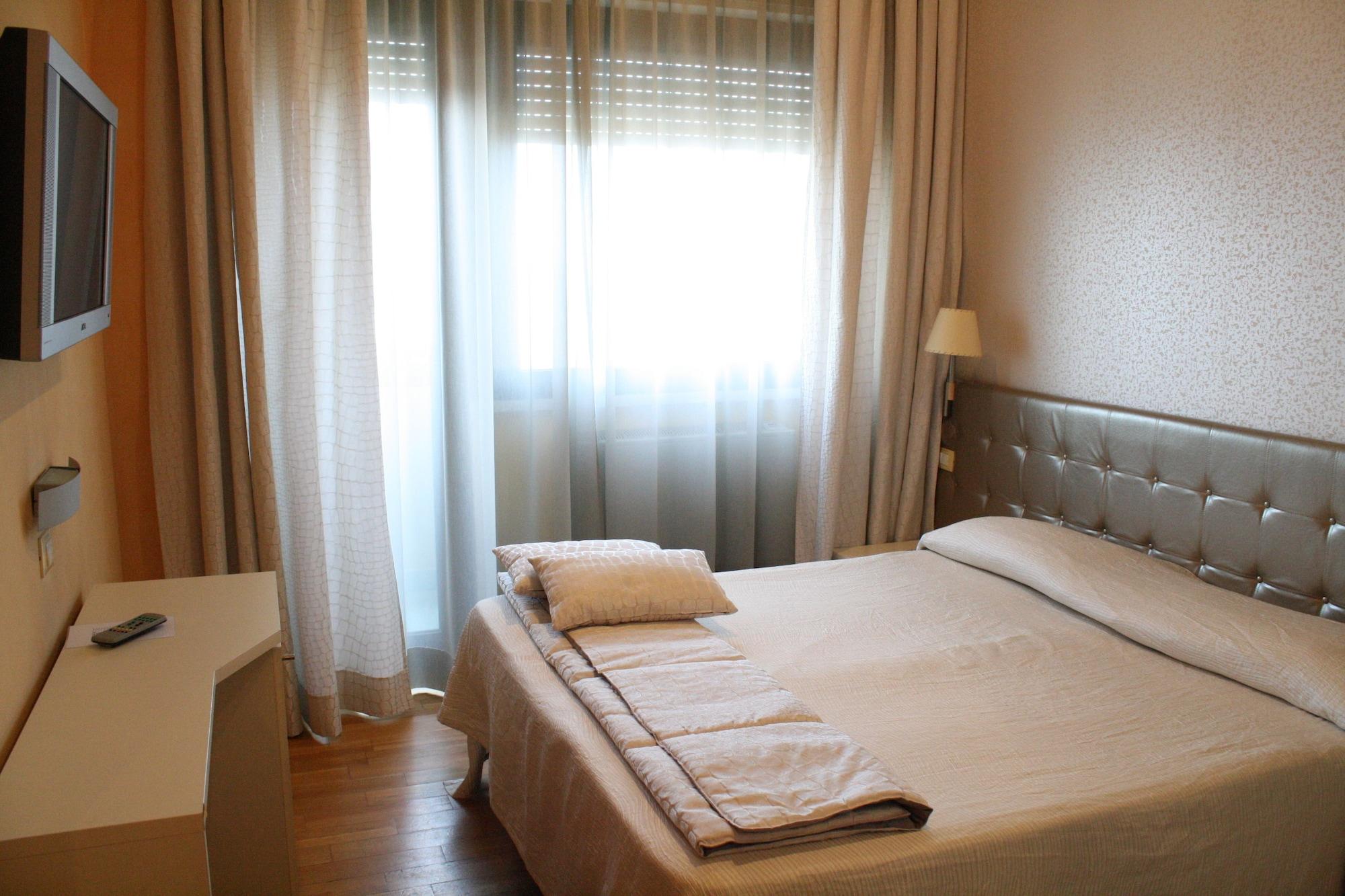 Hotel San Francisco Viareggio Esterno foto