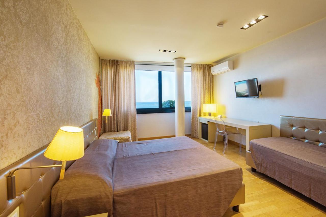 Hotel San Francisco Viareggio Esterno foto