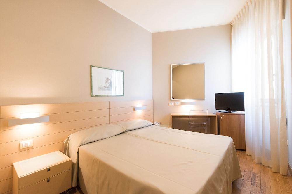 Hotel San Francisco Viareggio Esterno foto