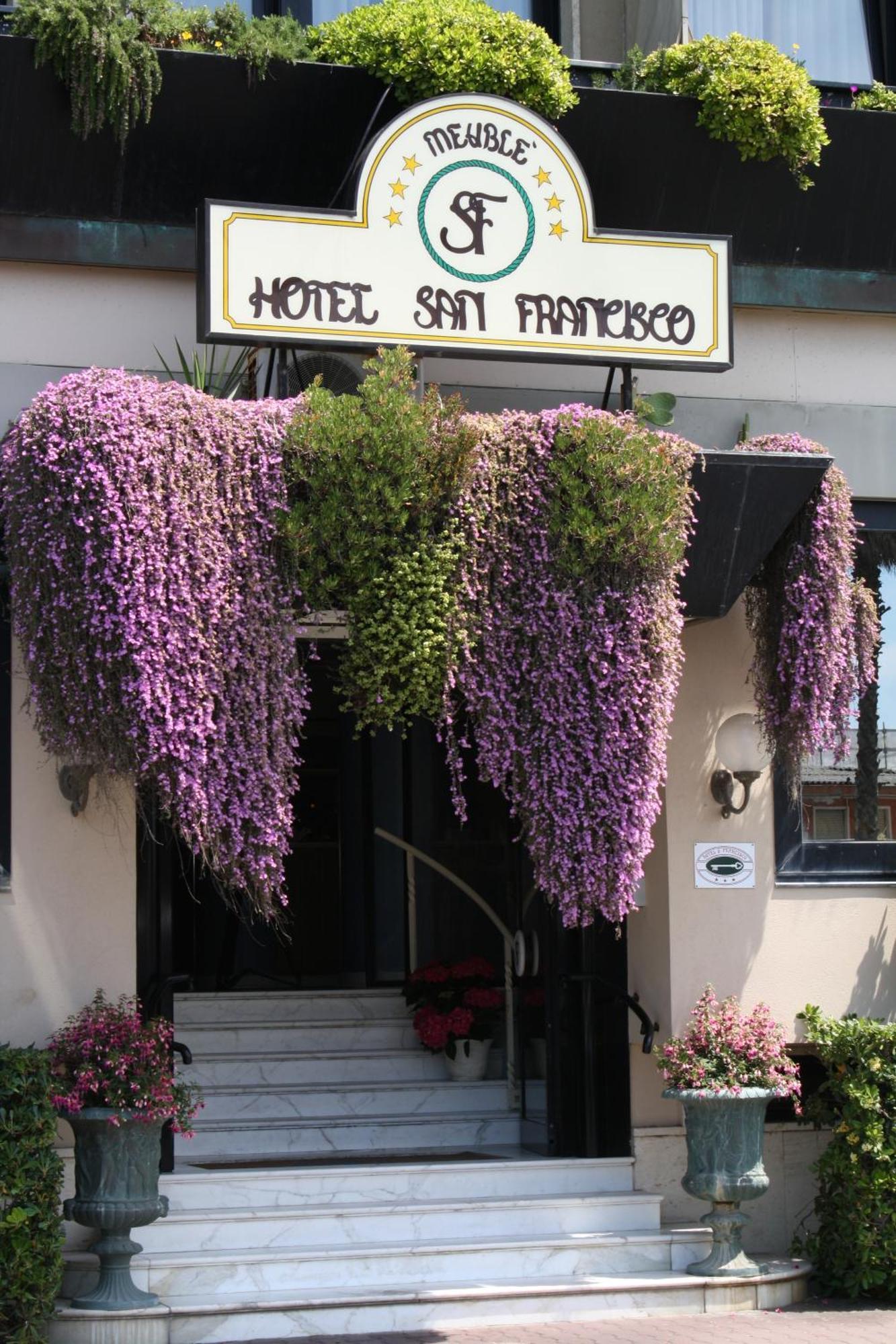 Hotel San Francisco Viareggio Esterno foto